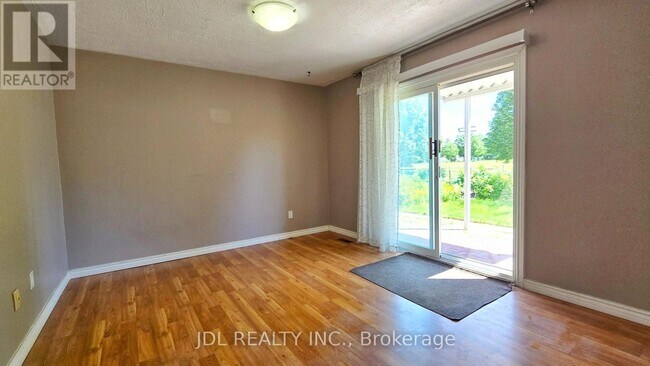 Photo - 233 Fairglen Ave