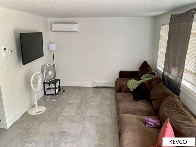 Photo - 1747-1759 E 16th St Unidad 1759 E 16th St
