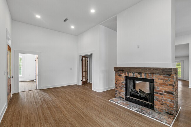 Photo - 142 S Broad St