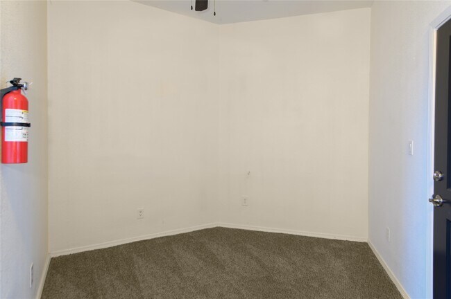 Photo - 4705 Lyons Ave Unit 7