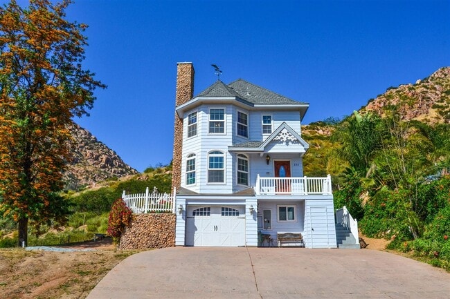 Beautiful 4BR/2BA Crest Home (El Cajon) w/... - Beautiful 4BR/2BA Crest Home (El Cajon) w/...