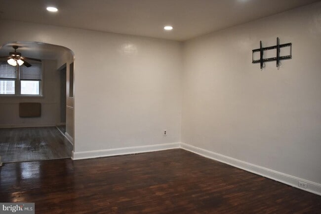 Photo - 7305 Woodcrest Ave