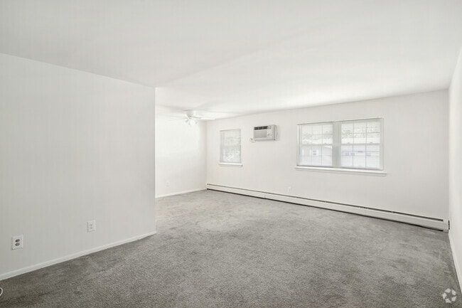 2BR, 1BA - 920SF - Living Room