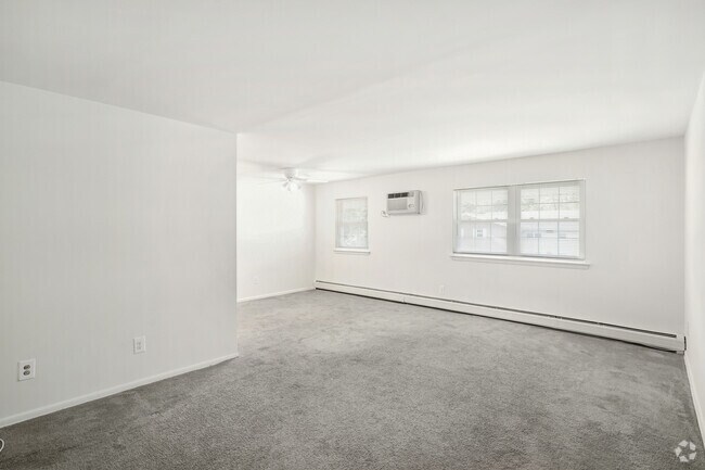 2BR, 1BA - 920SF - Living Room - Willow Ridge Apartments