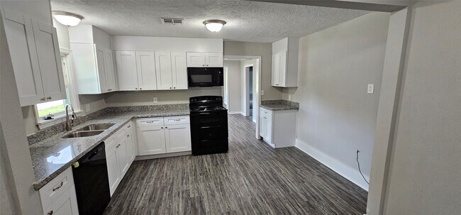 Photo - 215 San Jacinto St