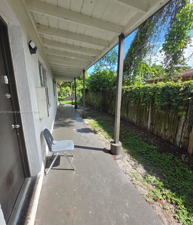 Building Photo - 3971 SW 12th Pl Unit 2 Rental