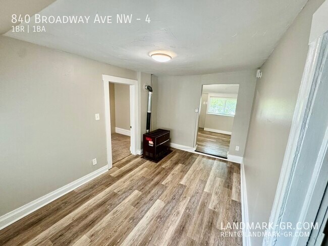 Photo - 840 Broadway Ave NW Unit 4