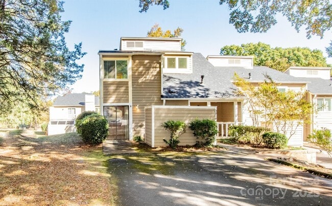 Photo - 3209 Windbluff Dr