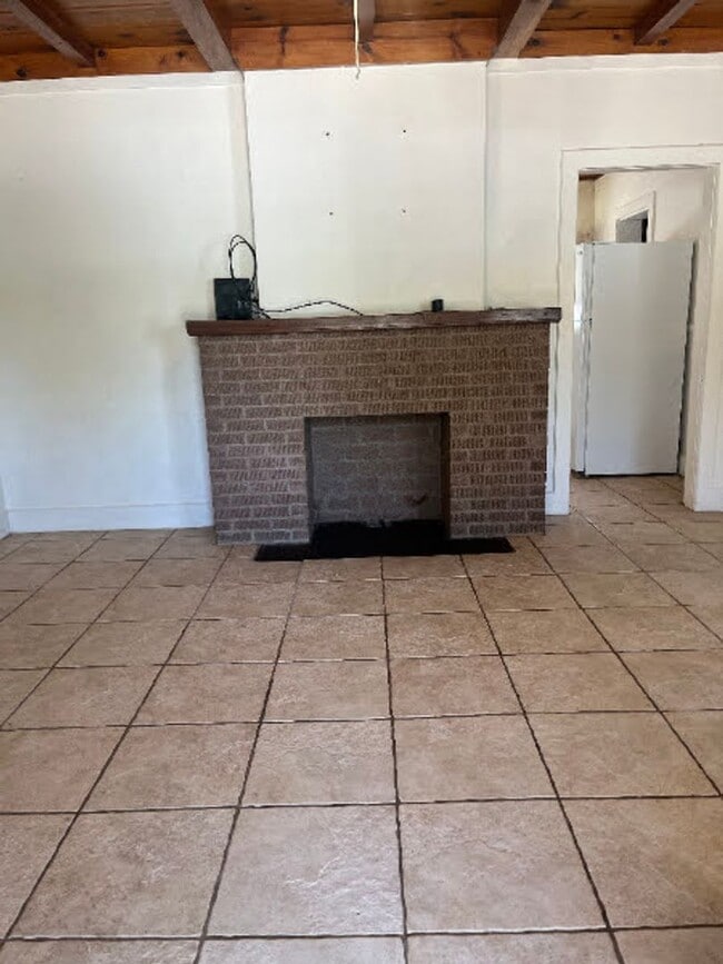 Animal Friendly 2 bed 2 bath - Animal Friendly 2 bed 2 bath House
