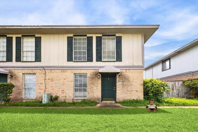 Building Photo - 1916 Upland Dr