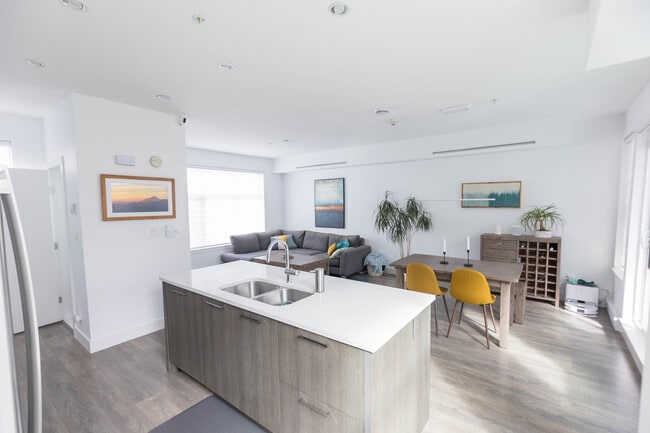 Building Photo - 5228 Savile Row