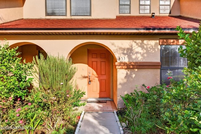 353 Redwood Ln