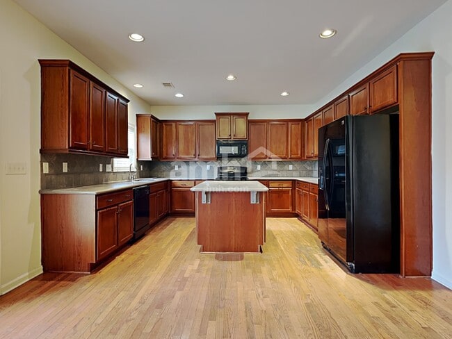 Photo - 200 Heritage Point Dr