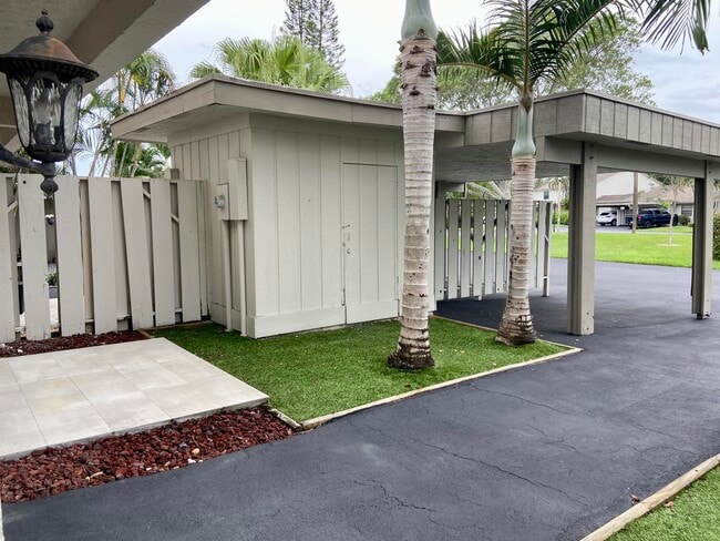 Photo - 320 Deer Creek Wildwood Ln E