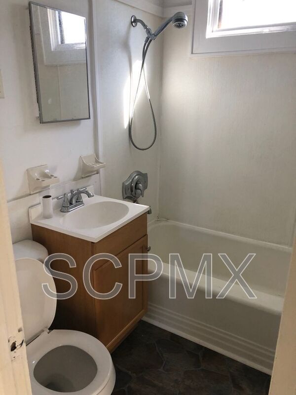 Photo - 2653 Lawrence Ave