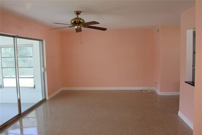 Photo - 2025 Pine Ridge Dr