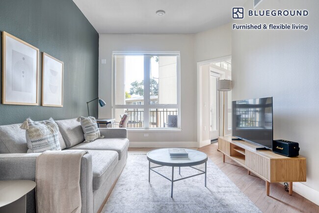 Building Photo - 605 E Evelyn Ave Rental