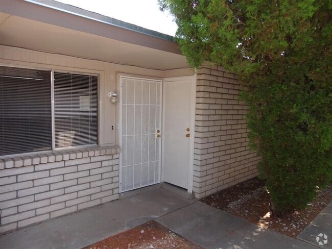 Building Photo - Adorable Single Level Eastside Duplex With... Rental