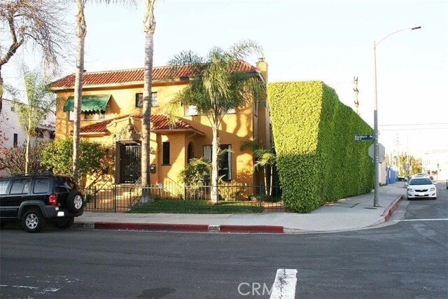 Building Photo - 8001 Blackburn Ave Unit 1/2
