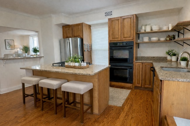 Photo - 625 Goldsborough St