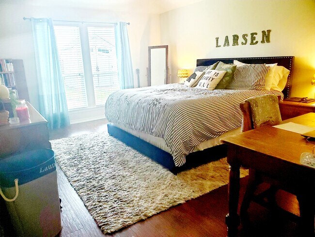 Master Bedroom - 7218 Lands End Dr