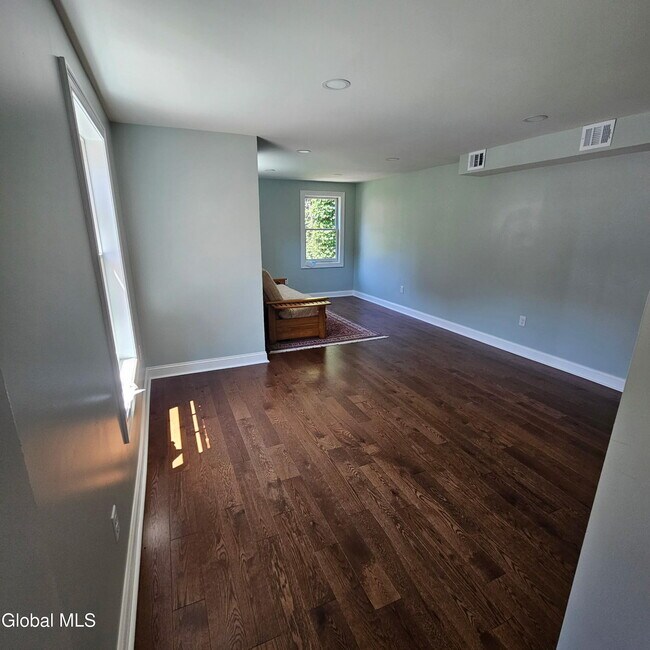 89 4th St Unit 2