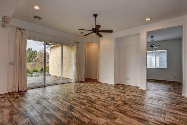 Photo - Beautiful 2 Bedroom with Den in Quailwood!