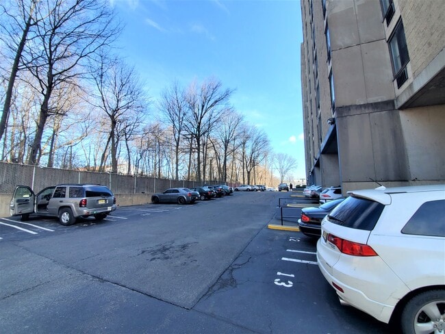 Photo - Elizabeth Towers - 62+ SENIOR