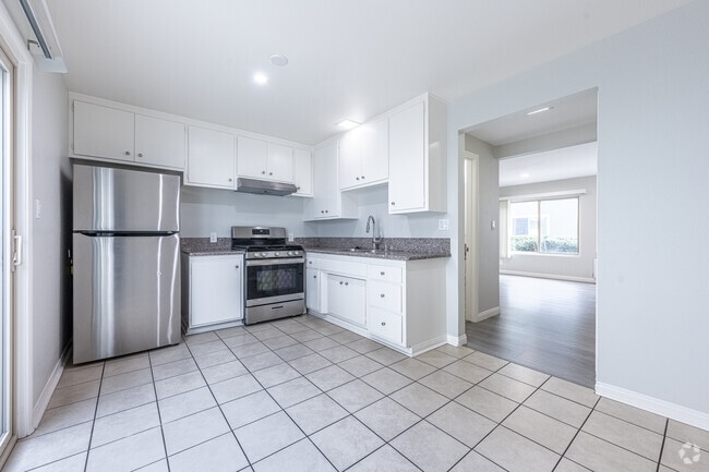 2BR, 1.5BA - 854SF - Kitchen