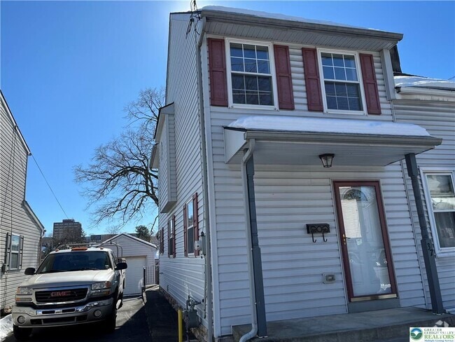 Building Photo - 37 W Ettwein St Rental