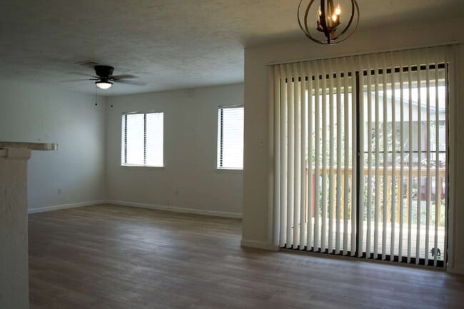 Photo - 2 Bedroom 2 1/2 bath in the Lakes Townhome Community! Complete Remodel! Unidad H-9