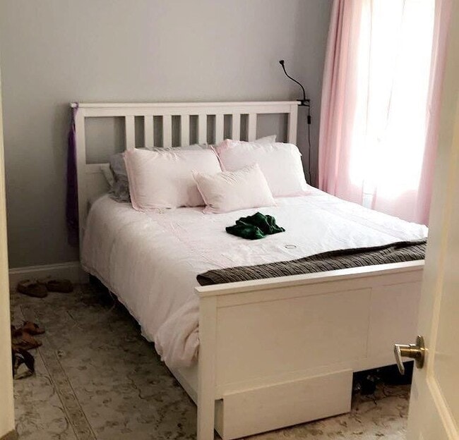 *Pictures are representative samples of the advertised unit. In some cases, the actual units you tou - 28 Alton Pl Apartments