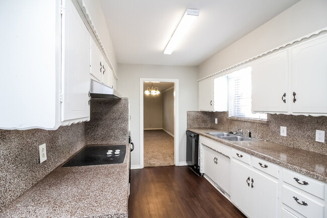 Photo - 107 W Rio Grande St