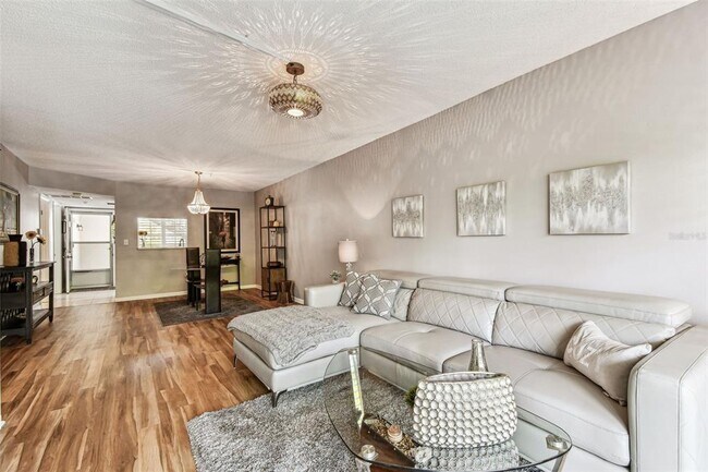 Photo - 938 Virginia St Unit 208