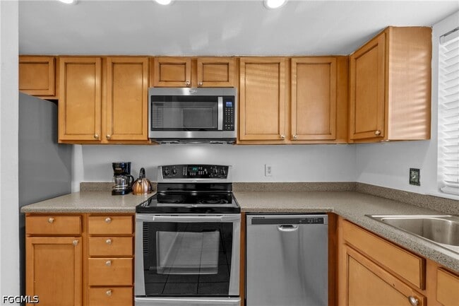 Photo - 864 Courtington Ln