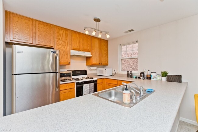 Photo - 2 br, 1.5 bath Condo - 1156 N Howe St