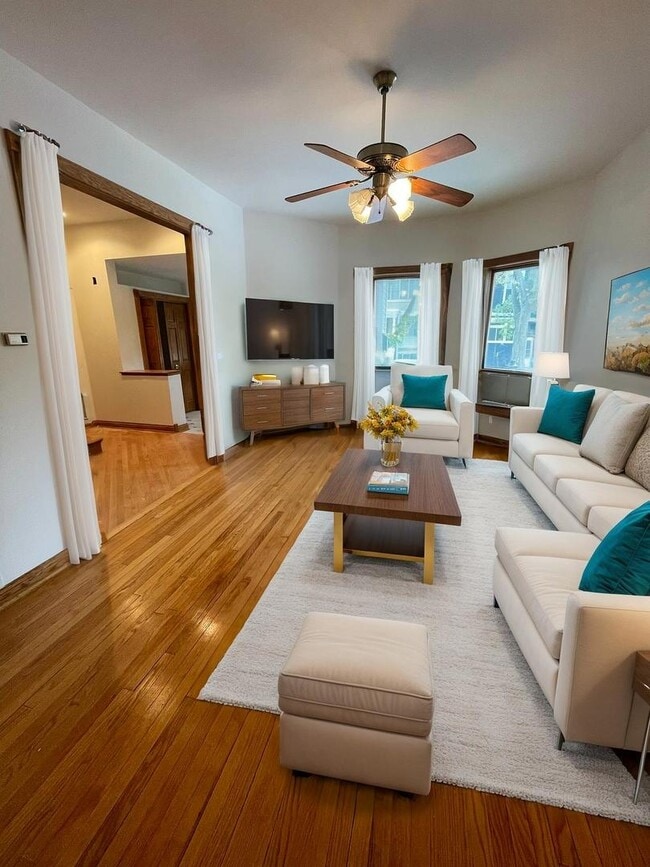 Photo - 3857 N Hermitage Ave