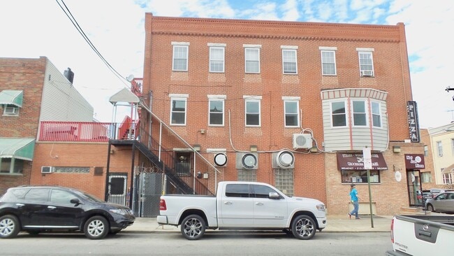 Building Photo - 2240 S 11th St Unit 2nd Flr