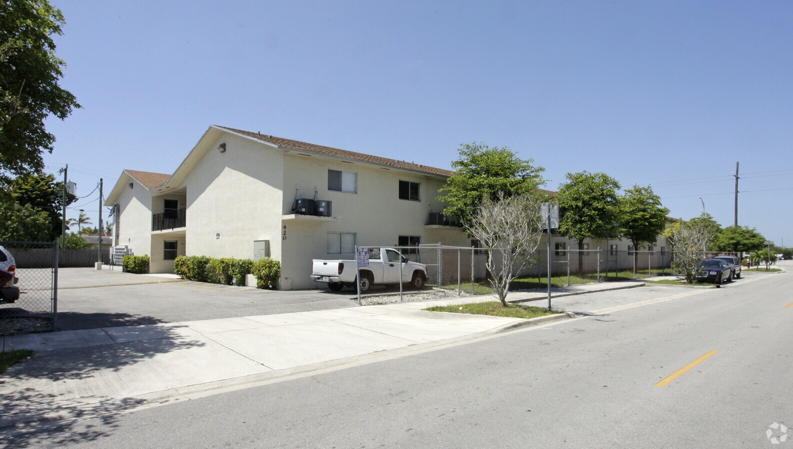 420 E 8th St - 420 E 8th St