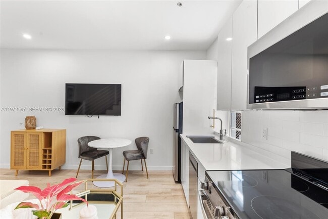 Photo - 1610 Euclid Ave Unit A110