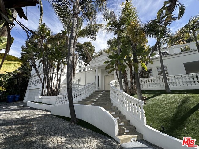 Photo - 350 N Bundy Dr House