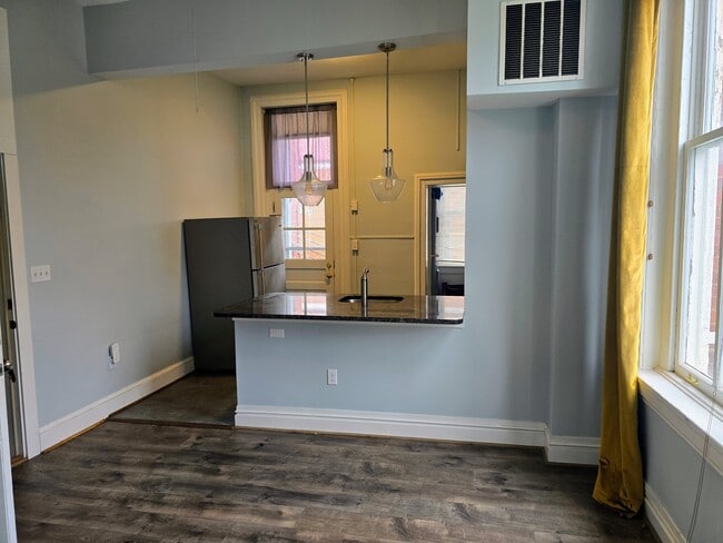 Photo - 109 N Market St