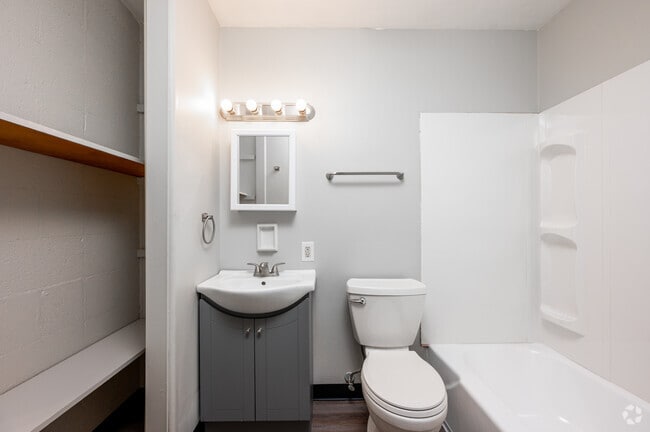 Studio - 250SF - Bathroom