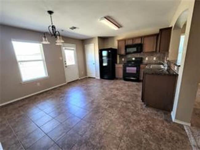 Photo - 231 Belford St S