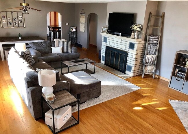 Photo - Spacious 5 Bedroom Home Perfectly Located ...