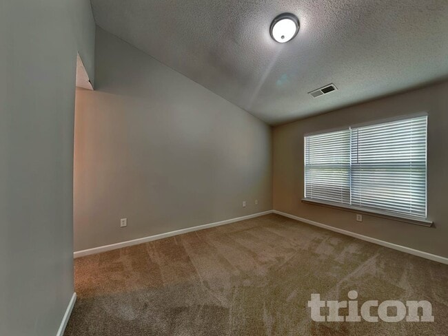 Photo - 205 Lossie Ln