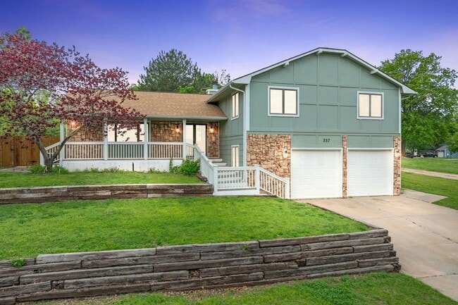 Building Photo - HUGE 4 Bedroom, 3.5 Bathroom! Rental