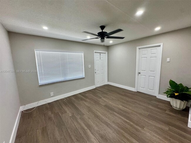 Photo - 5410 NW 16th St Unidad 1