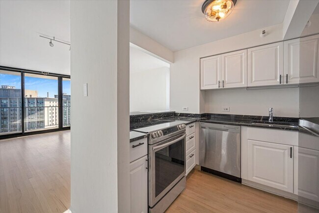 Photo - 3660 N Lake Shore Dr Unidad 2803