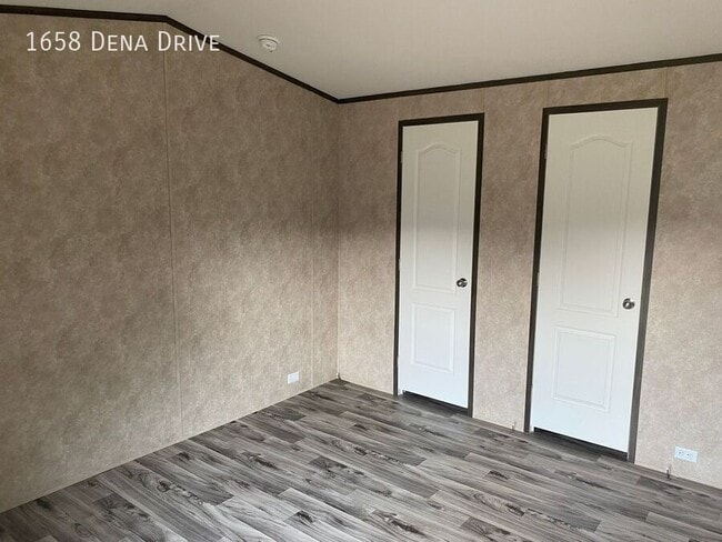 Photo - 1658 Dena Dr